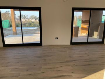 Casa con pileta a la venta en Vila Marina II Villanueva Tigre