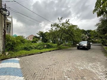 Kavling Babatan Pratama Hadap Selatan, Strategis row 3 mobil