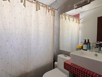 Se Vende Casa para remodelar, 5 dormitorios, Las Condes.