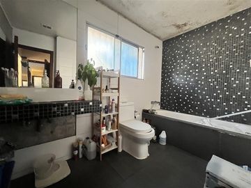 Se Vende Casa para remodelar, 5 dormitorios, Las Condes.