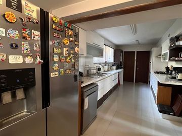 Se Vende Casa para remodelar, 5 dormitorios, Las Condes.