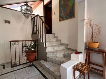 Se Vende Casa para remodelar, 5 dormitorios, Las Condes.