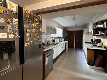 Se Vende Casa para remodelar, 5 dormitorios, Las Condes.