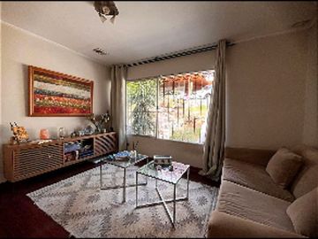 Se Vende Casa para remodelar, 5 dormitorios, Las Condes.