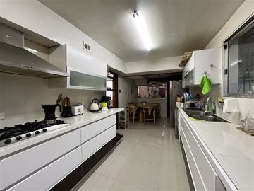 Se Vende Casa para remodelar, 5 dormitorios, Las Condes.