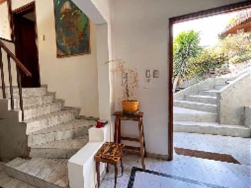 Se Vende Casa para remodelar, 5 dormitorios, Las Condes.