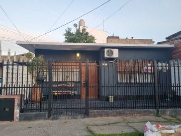 Casa PH en venta en Parque Johnston