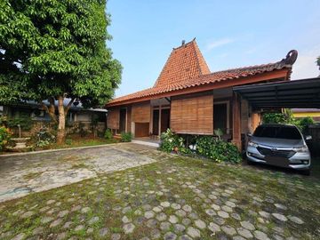 Dijual Rumah 1 Lantai dengan Halaman Luas di Tanah Baru Depok
