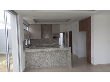 VENDO CASA EN EL CONDADO DE VICOLINCI