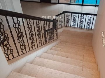 Dijual Rumah Semi Furnished Ada Private Pool Di Cluster BSD