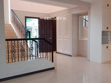 Dijual Rumah Semi Furnished Ada Private Pool Di Cluster BSD