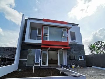 Dijual Rumah Mewah Strategis Dekat Kampus UMY