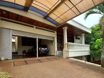 DI JUAL RUMAH CIPETE UTARA KEBAYORAN BARU JAKARTA SELATAN