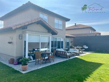Casa en venta de 4D/3B en Laguna del Sol - Padre Hurtado