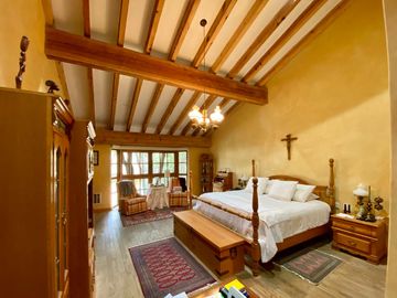 Impactante Residencia Estilo Colonial Mexicano en Hacienda de Vallescondido