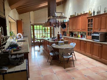 Impactante Residencia Estilo Colonial Mexicano en Hacienda de Vallescondido