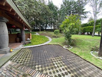 Impactante Residencia Estilo Colonial Mexicano en Hacienda de Vallescondido