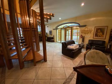 Impactante Residencia Estilo Colonial Mexicano en Hacienda de Vallescondido