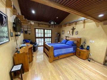 Impactante Residencia Estilo Colonial Mexicano en Hacienda de Vallescondido