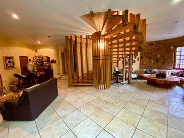 Impactante Residencia Estilo Colonial Mexicano en Hacienda de Vallescondido