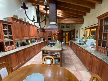 Impactante Residencia Estilo Colonial Mexicano en Hacienda de Vallescondido