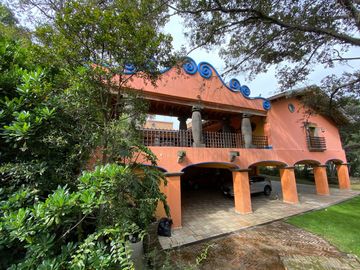 Impactante Residencia Estilo Colonial Mexicano en Hacienda de Vallescondido