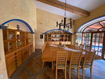 Impactante Residencia Estilo Colonial Mexicano en Hacienda de Vallescondido