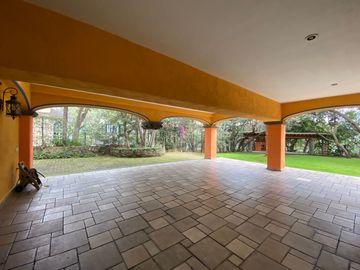 Impactante Residencia Estilo Colonial Mexicano en Hacienda de Vallescondido