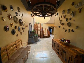 Impactante Residencia Estilo Colonial Mexicano en Hacienda de Vallescondido