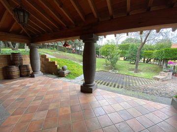 Impactante Residencia Estilo Colonial Mexicano en Hacienda de Vallescondido