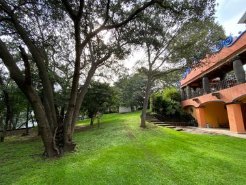 Impactante Residencia Estilo Colonial Mexicano en Hacienda de Vallescondido