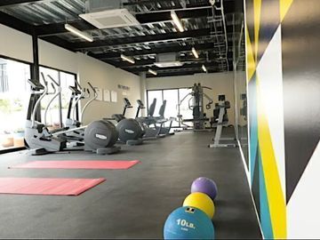Departamento con alberca, área de juegos para niños, carril de nado, gimnasio