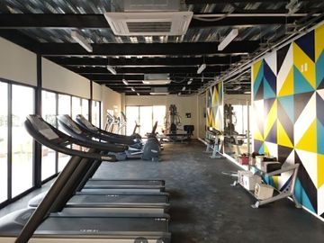 Departamento con alberca, área de juegos para niños, carril de nado, gimnasio