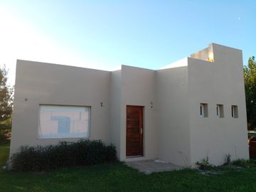 CASA EN Bº LA DOLLY - BRANDSEN