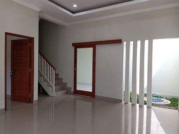 RUMAH DIJUAL SIAP HUNI LOKASI STRATEGIS DI DEPAN KAMPUS YKPN