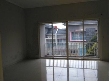 Dijual Cepat Rumah Kebayoran Garden, 2,5 Lt Minimalis Modern. SC-057