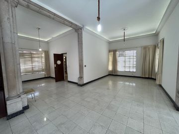 Casa ideal para notarías por la Minerva en venta