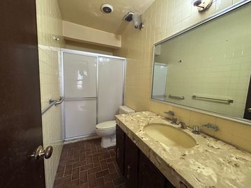 Casa ideal para notarías por la Minerva en venta