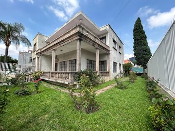 Casa ideal para notarías por la Minerva en venta