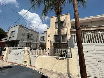 Casa ideal para notarías por la Minerva en venta