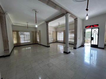 Casa ideal para notarías por la Minerva en venta