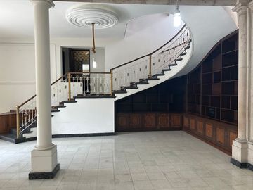 Casa ideal para notarías por la Minerva en venta