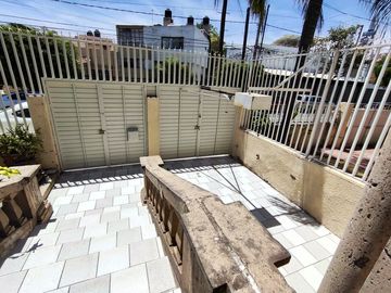 Casa ideal para notarías por la Minerva en venta