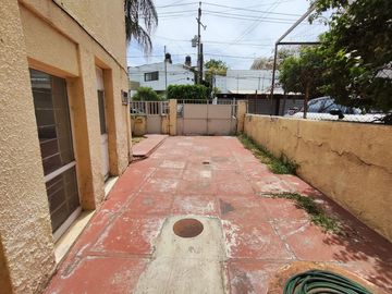 Casa ideal para notarías por la Minerva en venta