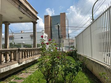 Casa ideal para notarías por la Minerva en venta