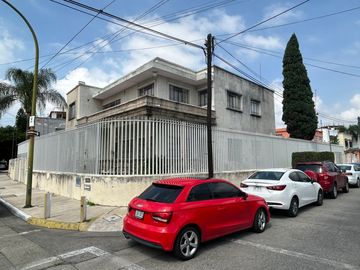 Casa ideal para notarías por la Minerva en venta