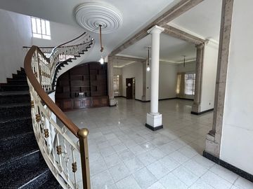 Casa ideal para notarías por la Minerva en venta
