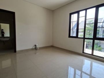 DIJUAL RUMAH MINIMALIS 2 LANTAI SIAP HUNI DI THE MOZIA BSD CITY