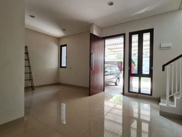 DIJUAL RUMAH MINIMALIS 2 LANTAI SIAP HUNI DI THE MOZIA BSD CITY