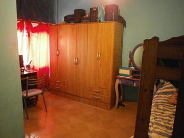 Casa de 3 ambientes con fondo - Castelar